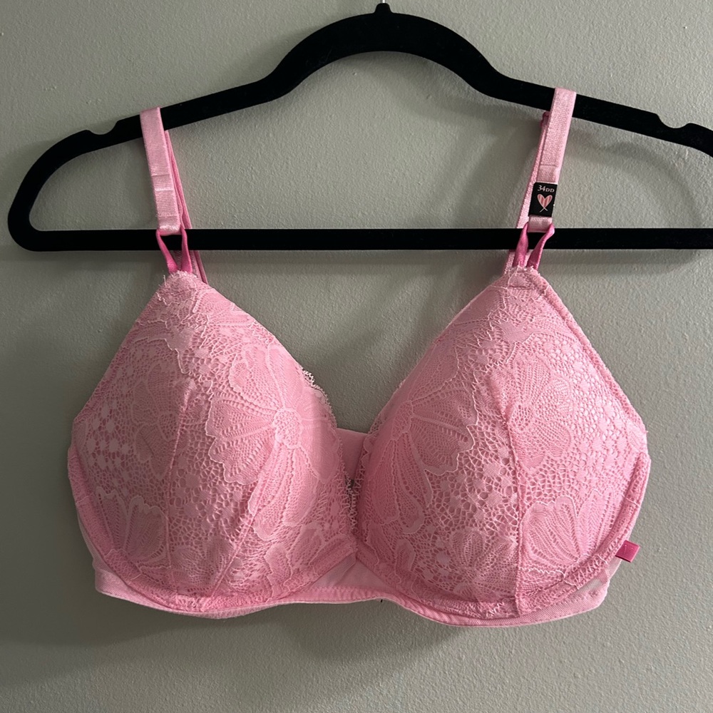 NWOT Victoria’s Secret lace lightly lined rockerwire pink bra